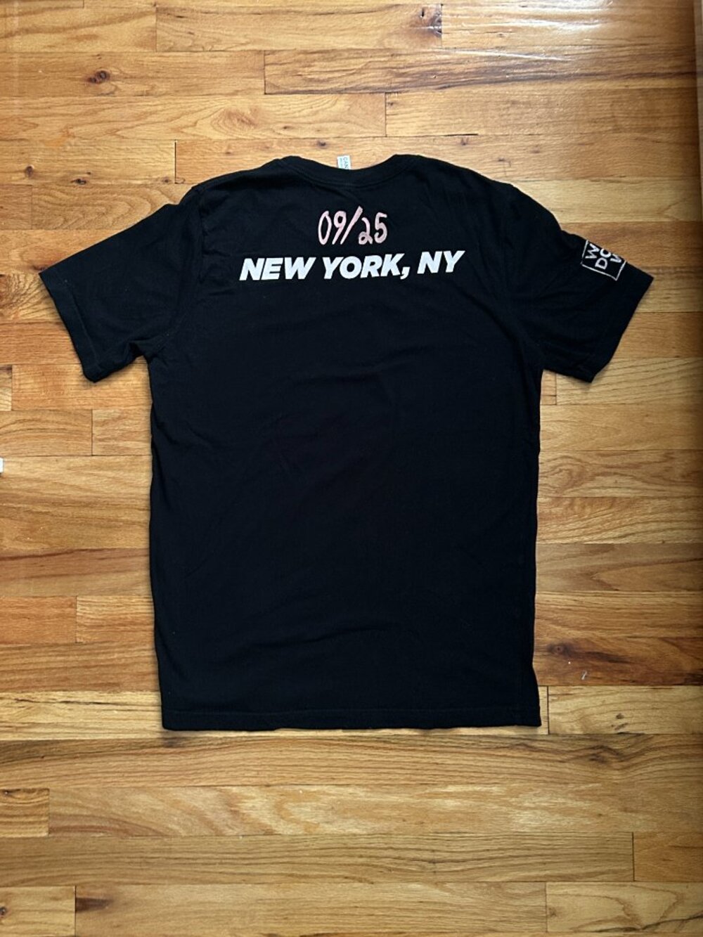 Why Don't We Black Concert T-Shirt Women's Large Pink "What Am I" Graphic - Picture 2 of 6